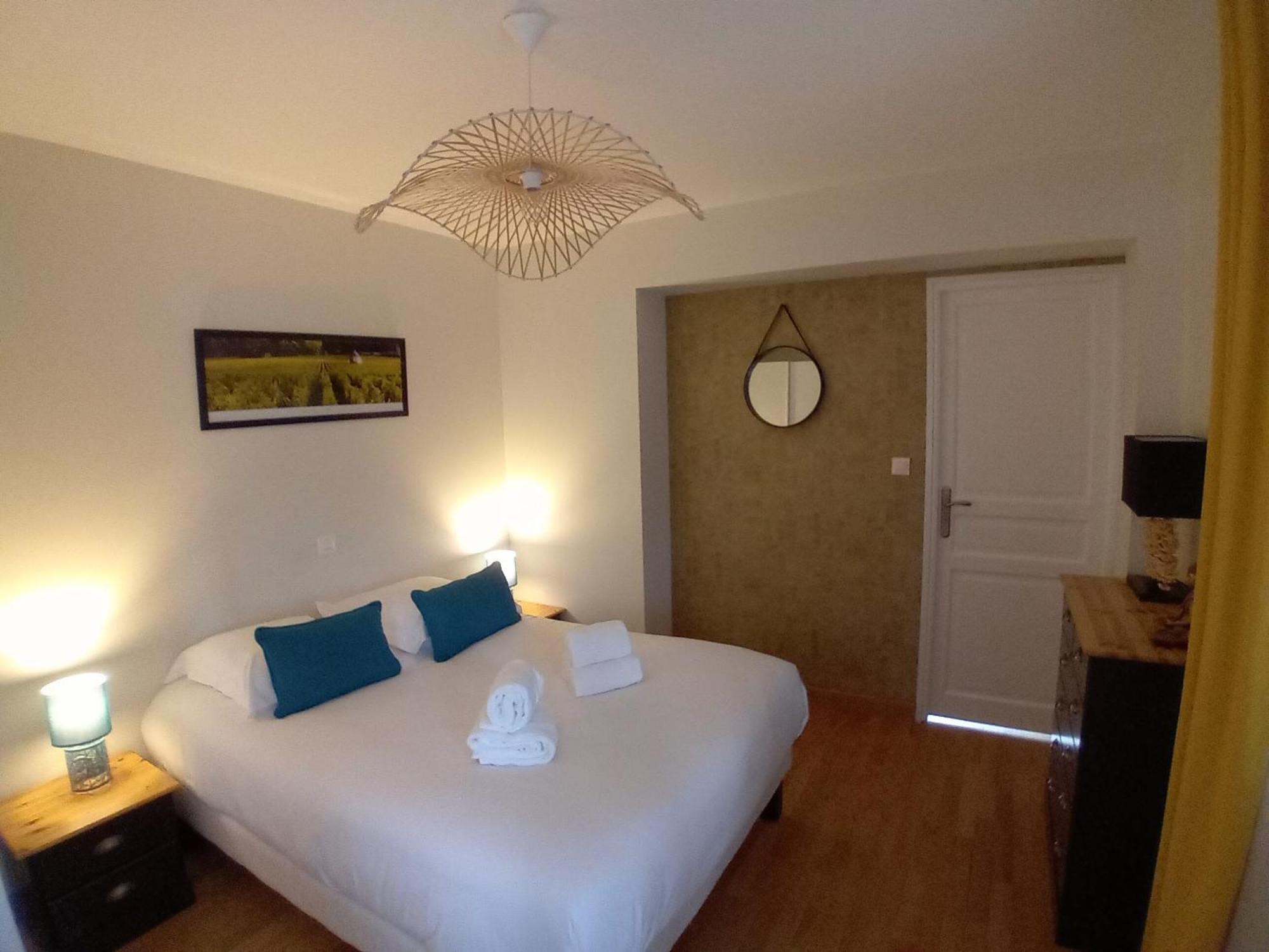 Climats Des Echaliers Apartment Бон Екстериор снимка